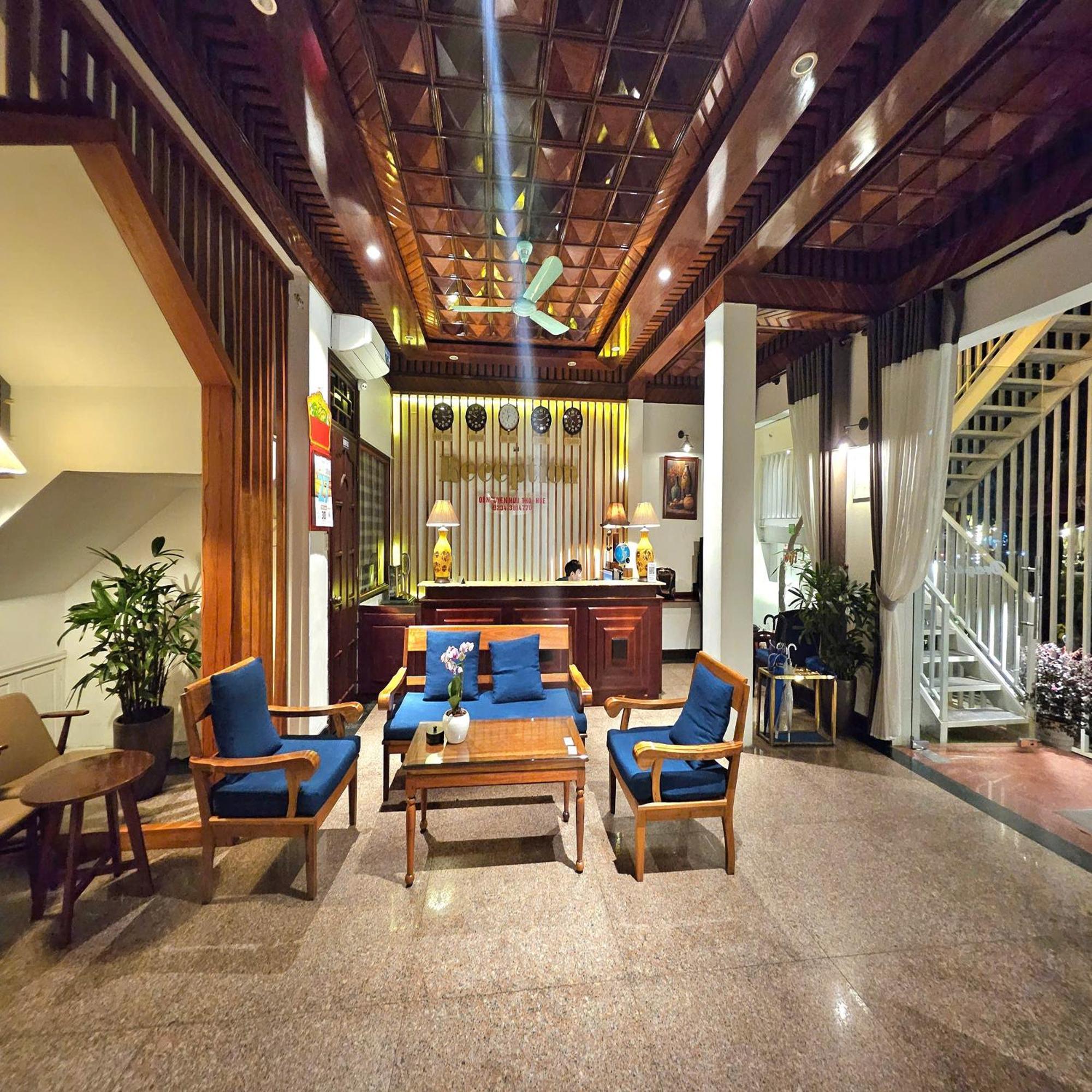Victory Hotel Hue Buitenkant foto