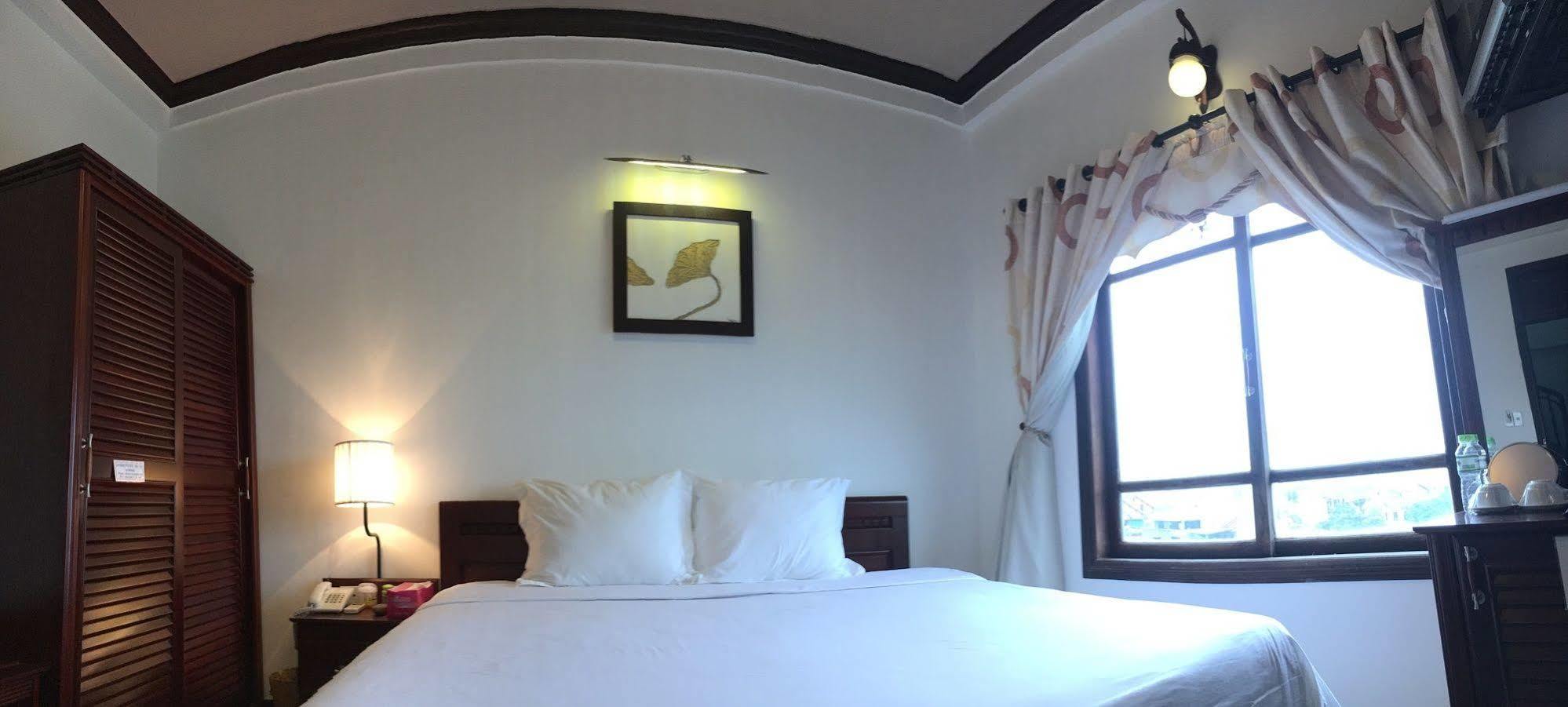 Victory Hotel Hue Buitenkant foto