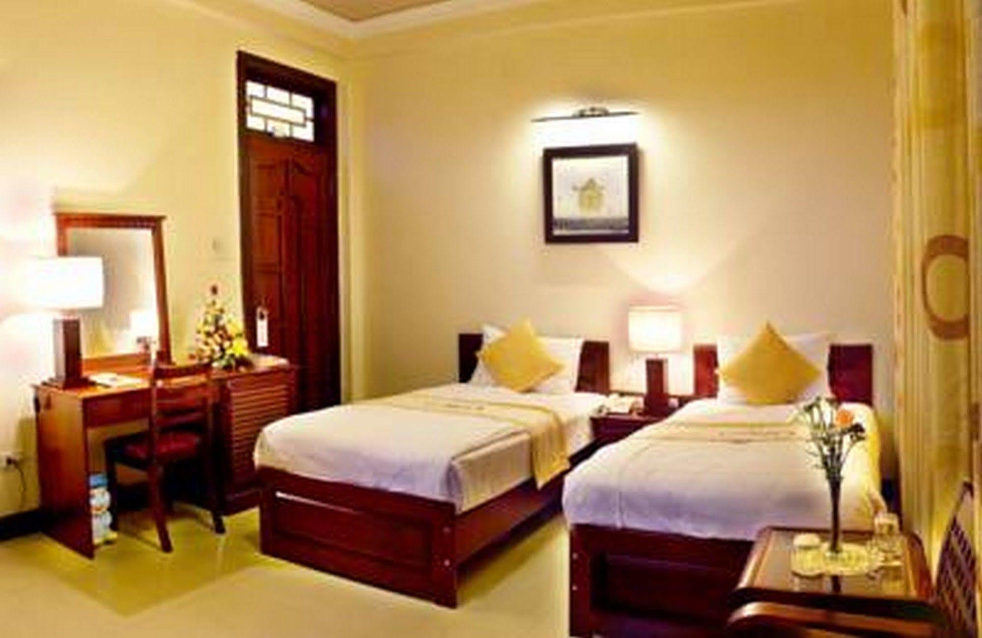 Victory Hotel Hue Buitenkant foto