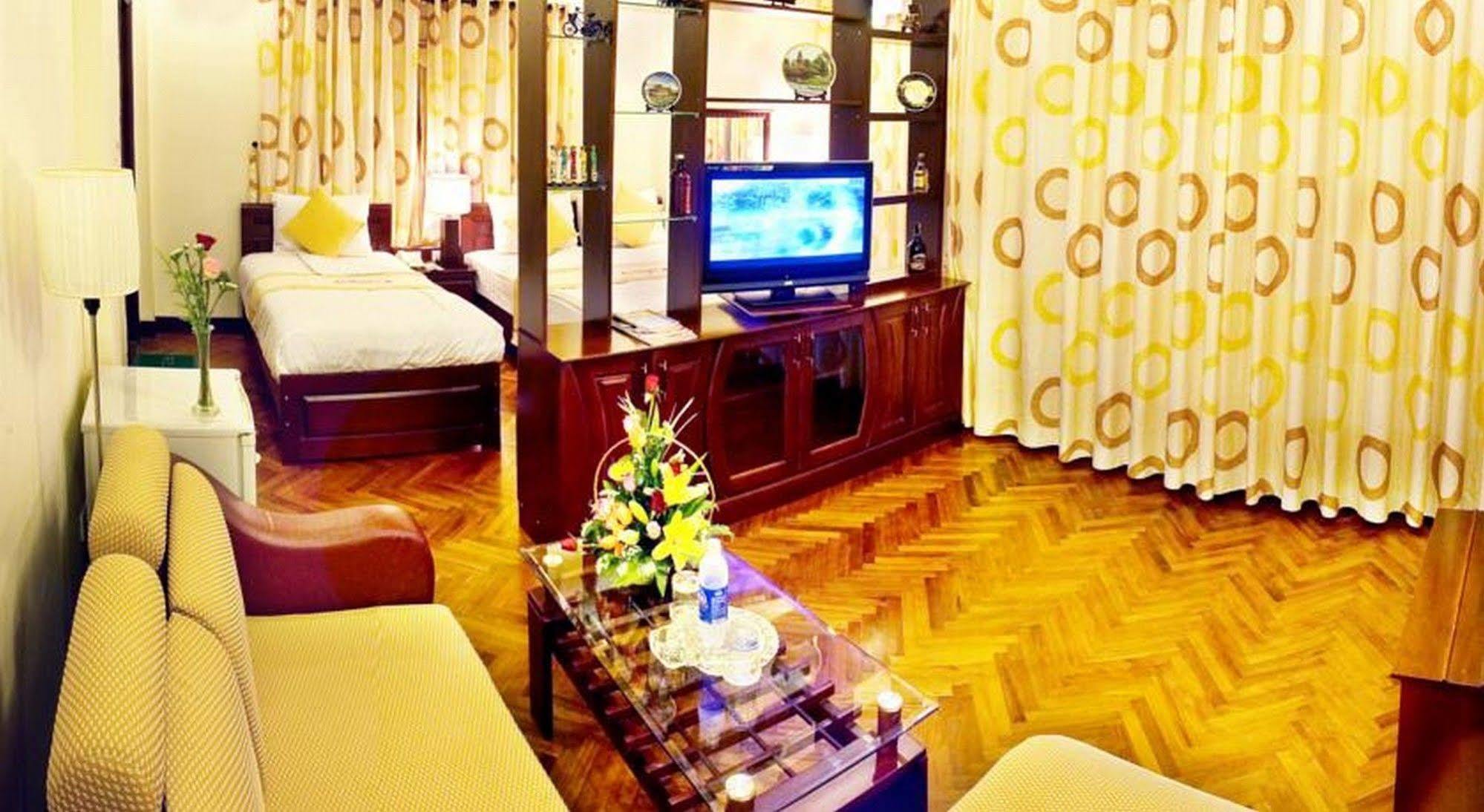 Victory Hotel Hue Buitenkant foto